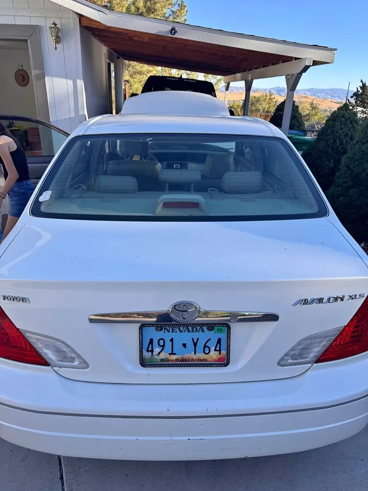 White Toyota Avalon